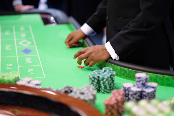 Enjoy Live Dealer Sessions with an online casino Singapore Site for Interactive Gaming